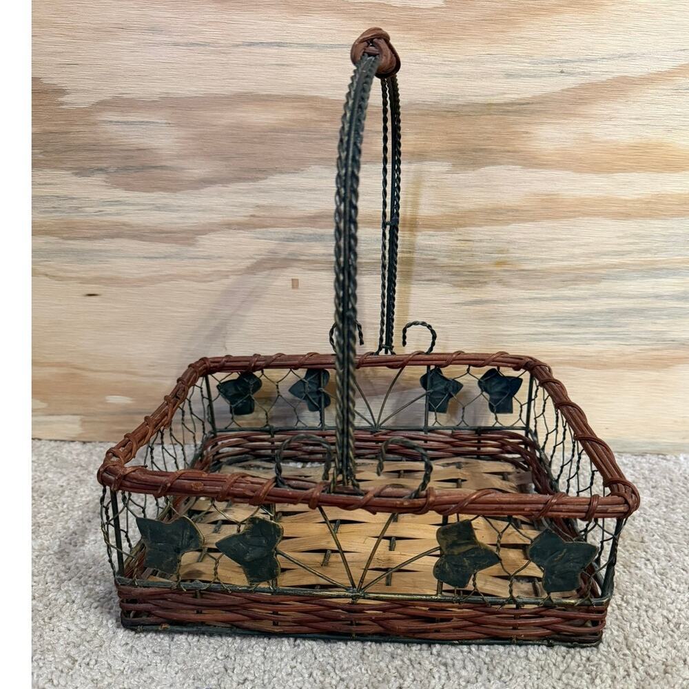 Rustic Wicker Basket Wire Handle Ivy Leaf Accent Cottage‎ Farmhouse Decor